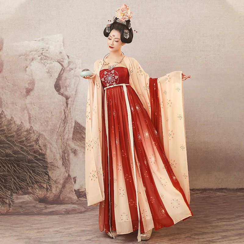 Summer in Traditional Hanfu Costumes:An Insight into Ancient Chinese Attire Summer in Traditional Hanfu Costumes:An Insight into Ancient Chinese Attire