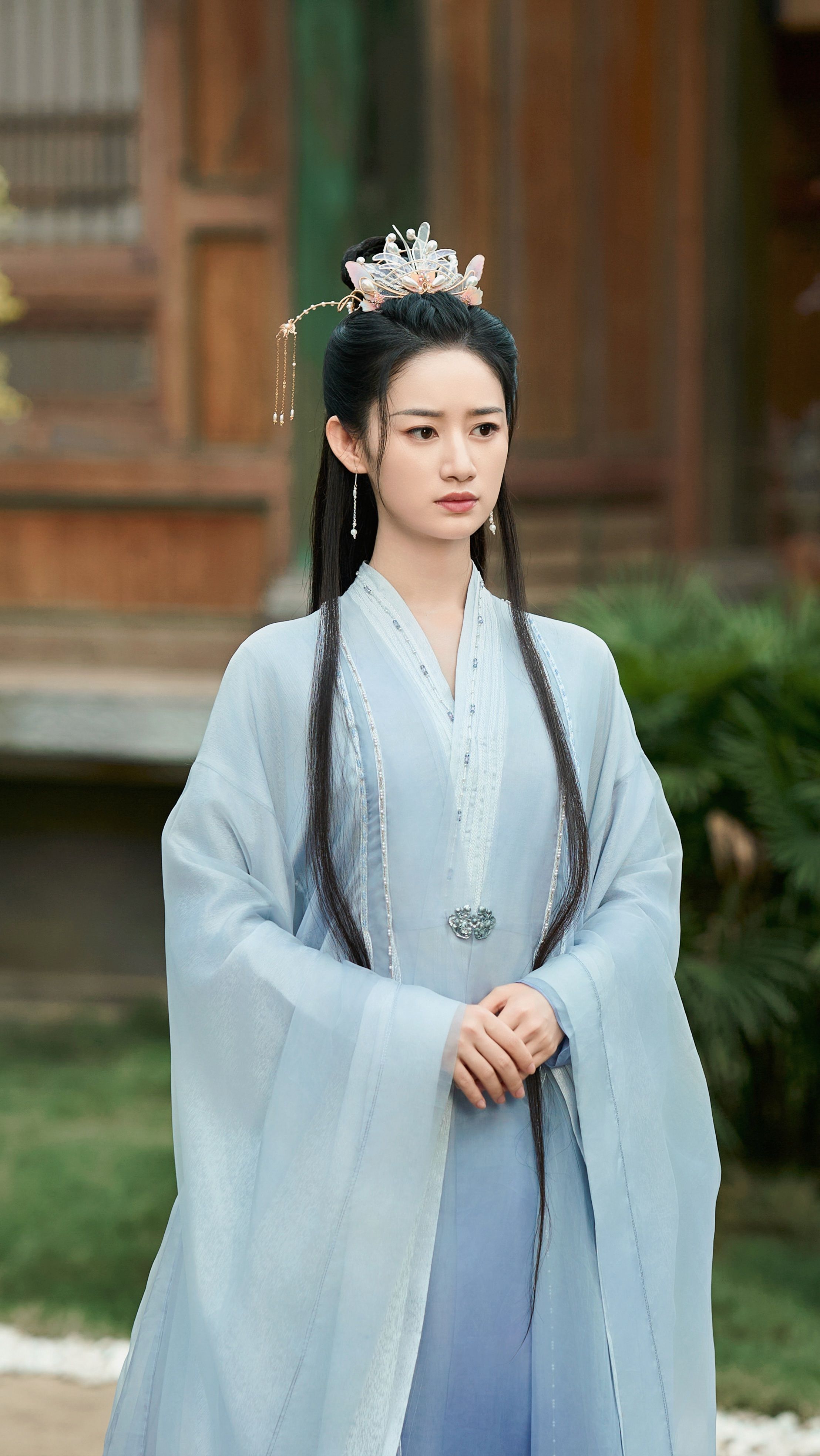 The Splendor of Hair Ornaments in Traditional Chinese Hanfu Clothing:A Focus on Ming-Style