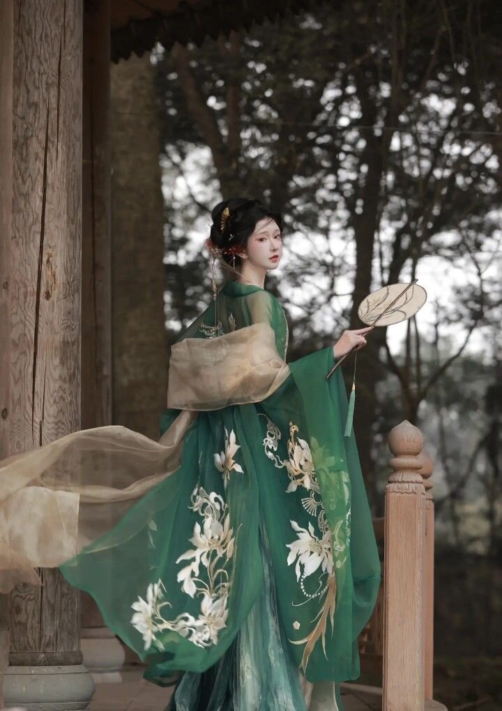 Ancient Drama and Colorful Pearl Garden:A Journey into Traditional Chinese Opera Costumes Ancient Drama and Colorful Pearl Garden:A Journey into Traditional Chinese Opera Costumes
