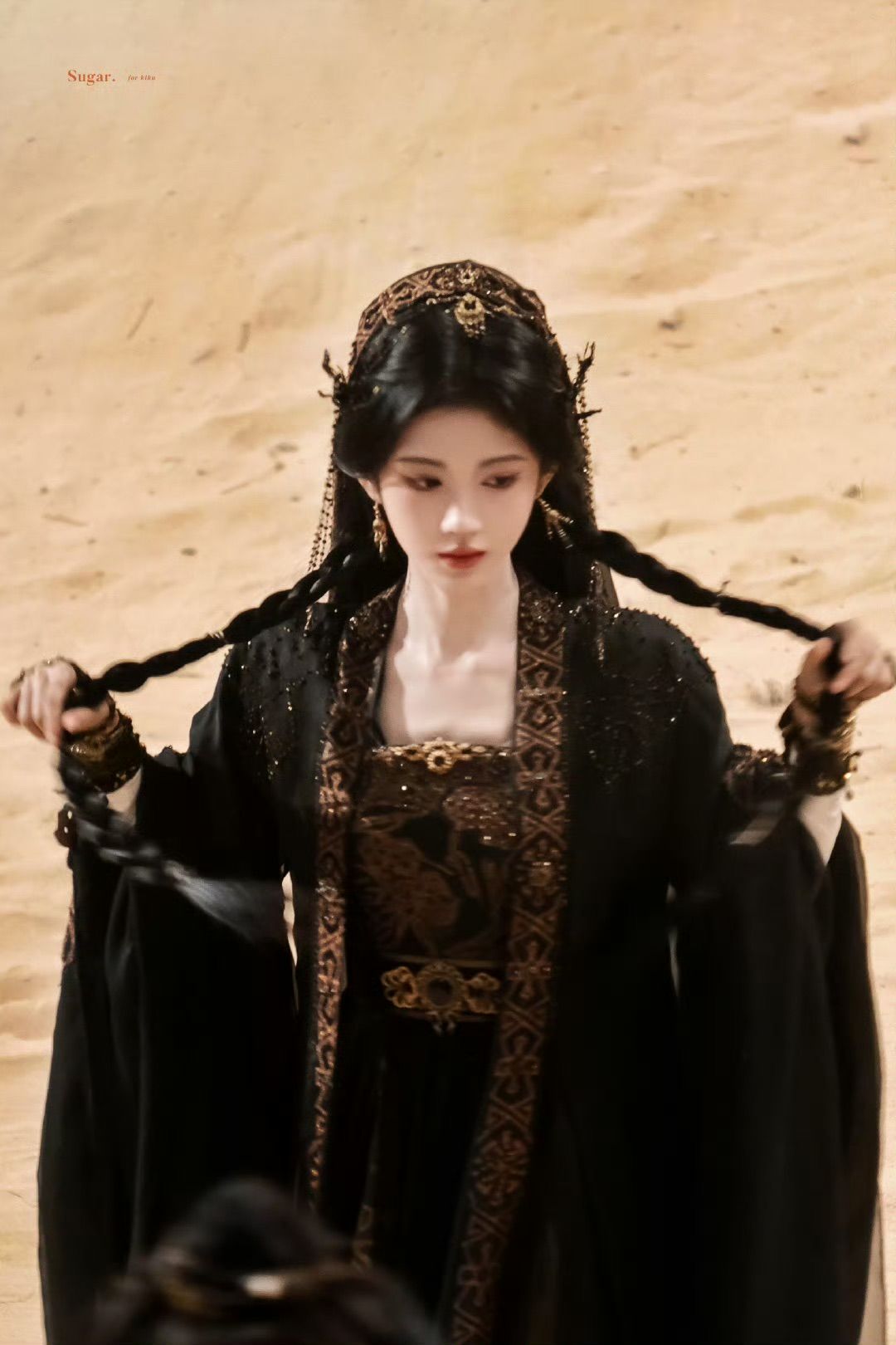 The Journey of a 3-Year-Old Girl into the World of Hanfu Chinese Traditional Clothing)at Age 2
