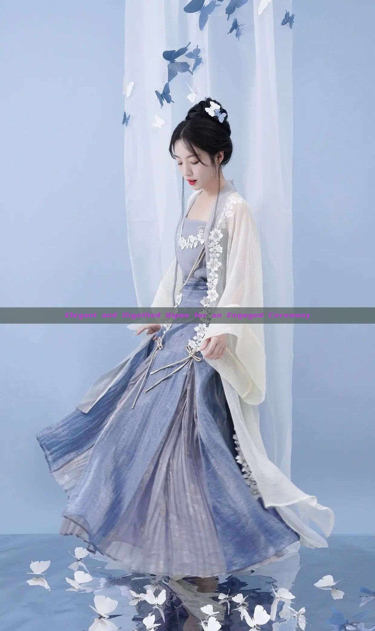 Elegant and Dignified Qipao for an Engaged Ceremony Elegant and Dignified Qipao for an Engaged Ceremony