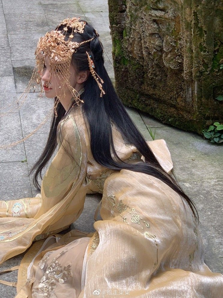The Enchantment of Horseface Skirt and Cloud-Inspired Xiu Jian:A Cultural Fusion The Enchantment of Horseface Skirt and Cloud-Inspired Xiu Jian:A Cultural Fusion