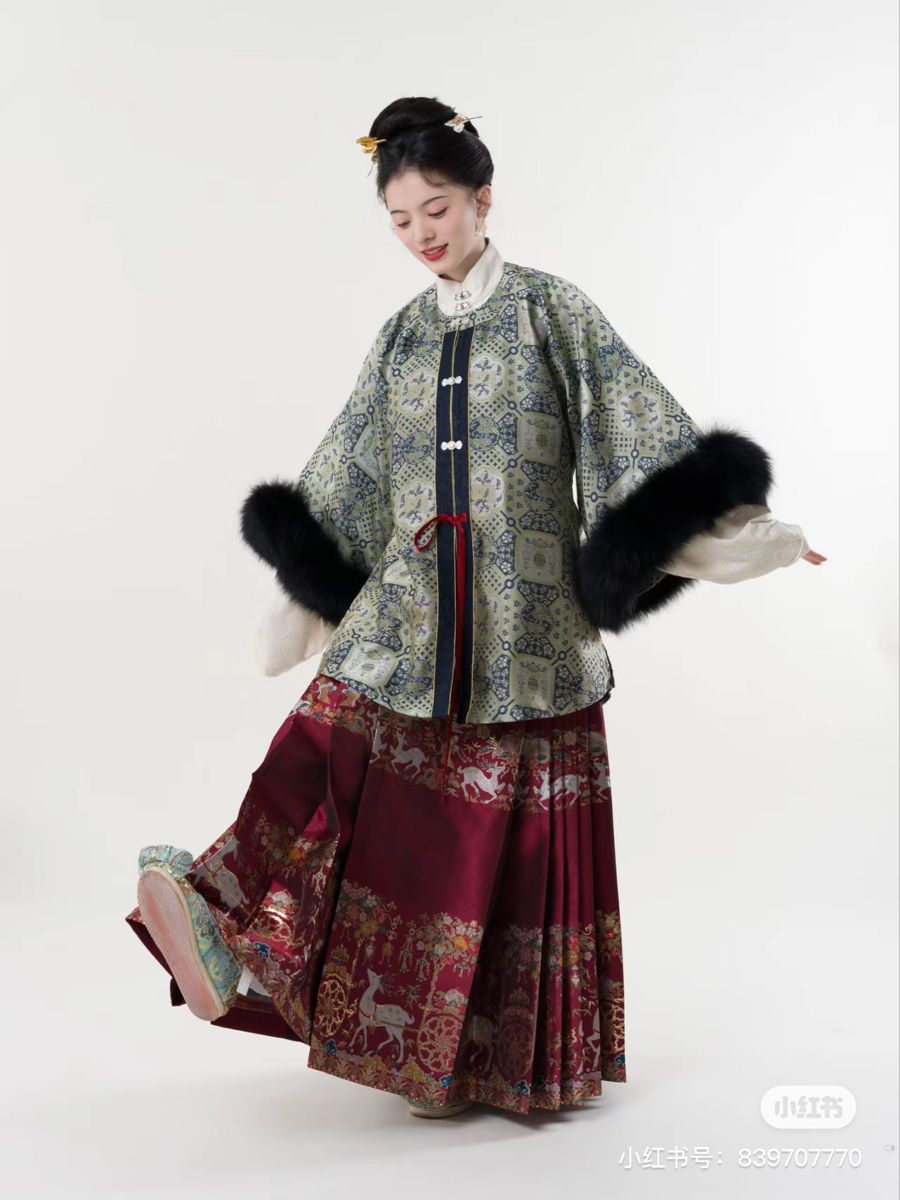 The Zodiac in JK Uniforms and Traditional Hanfu:A Blend of Star Signs and Cultural Elegance