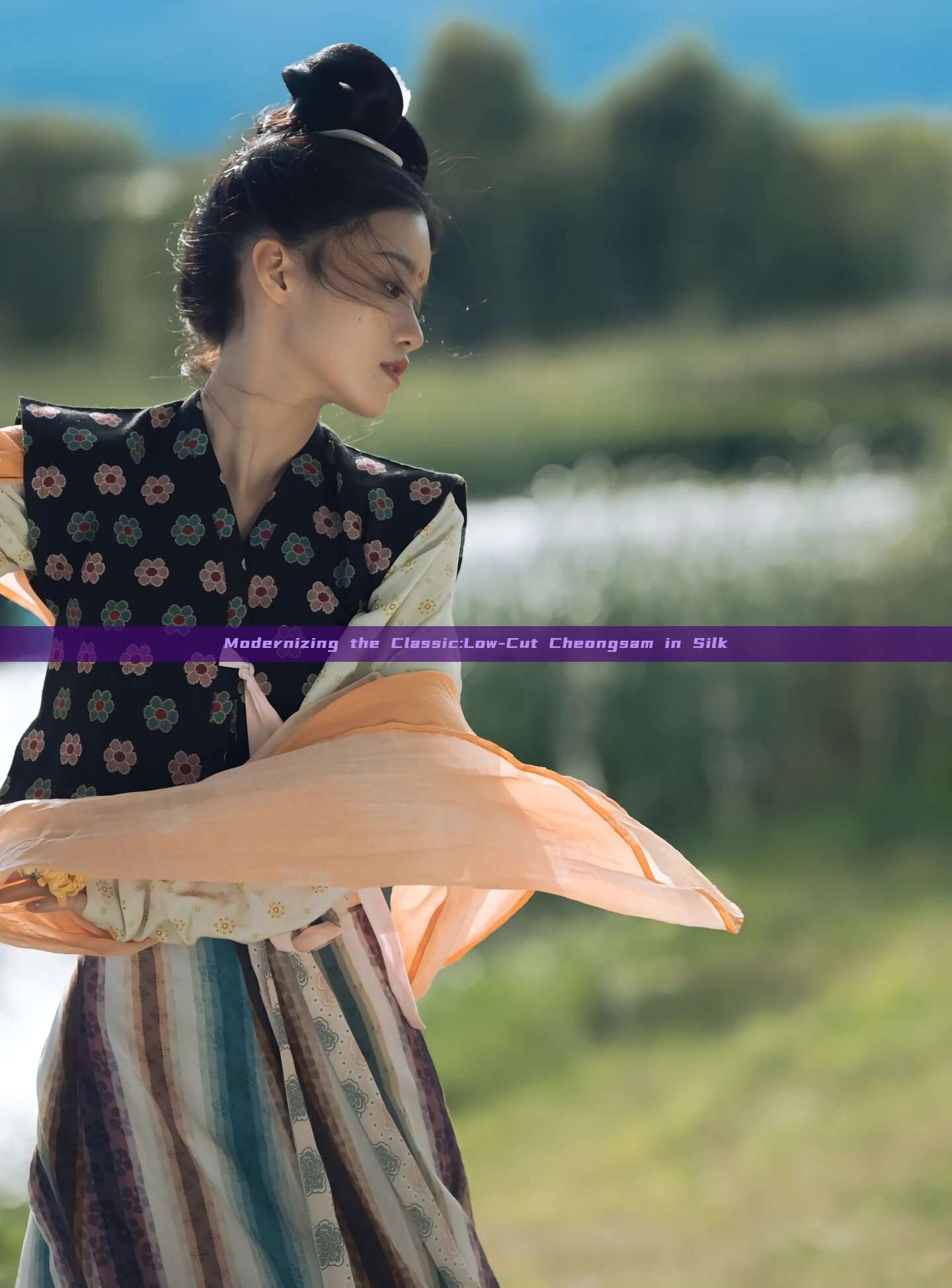 Modernizing the Classic:Low-Cut Cheongsam in Silk Modernizing the Classic:Low-Cut Cheongsam in Silk