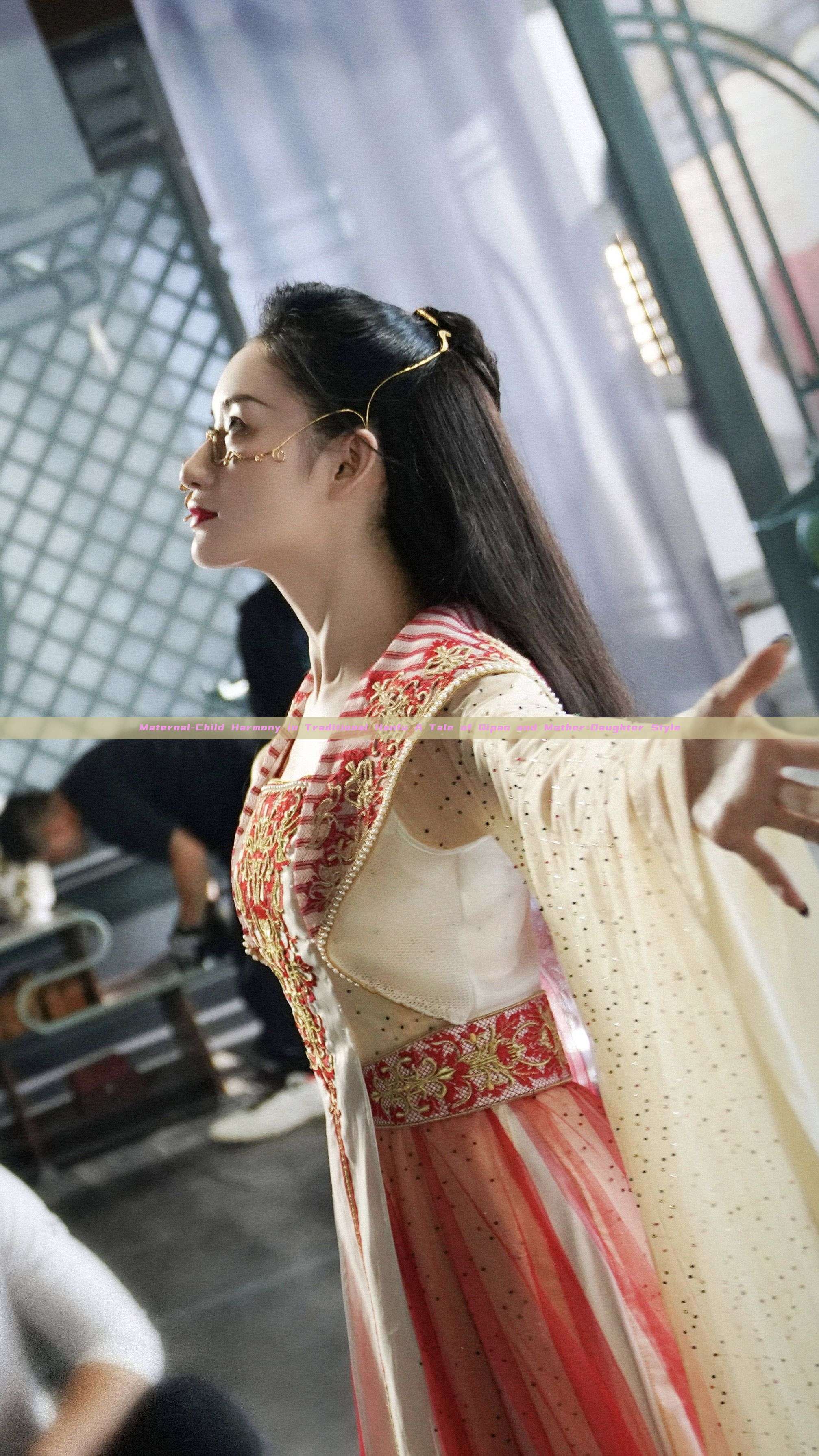 Maternal-Child Harmony in Traditional Hanfu A Tale of Qipao and Mother-Daughter Style Maternal-Child Harmony in Traditional Hanfu A Tale of Qipao and Mother-Daughter Style
