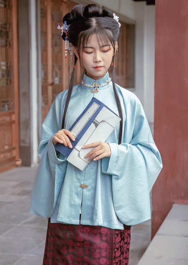 The Enchantment of the Red Eight-Panel Skirt with Horseface Pattern The Enchantment of the Red Eight-Panel Skirt with Horseface Pattern