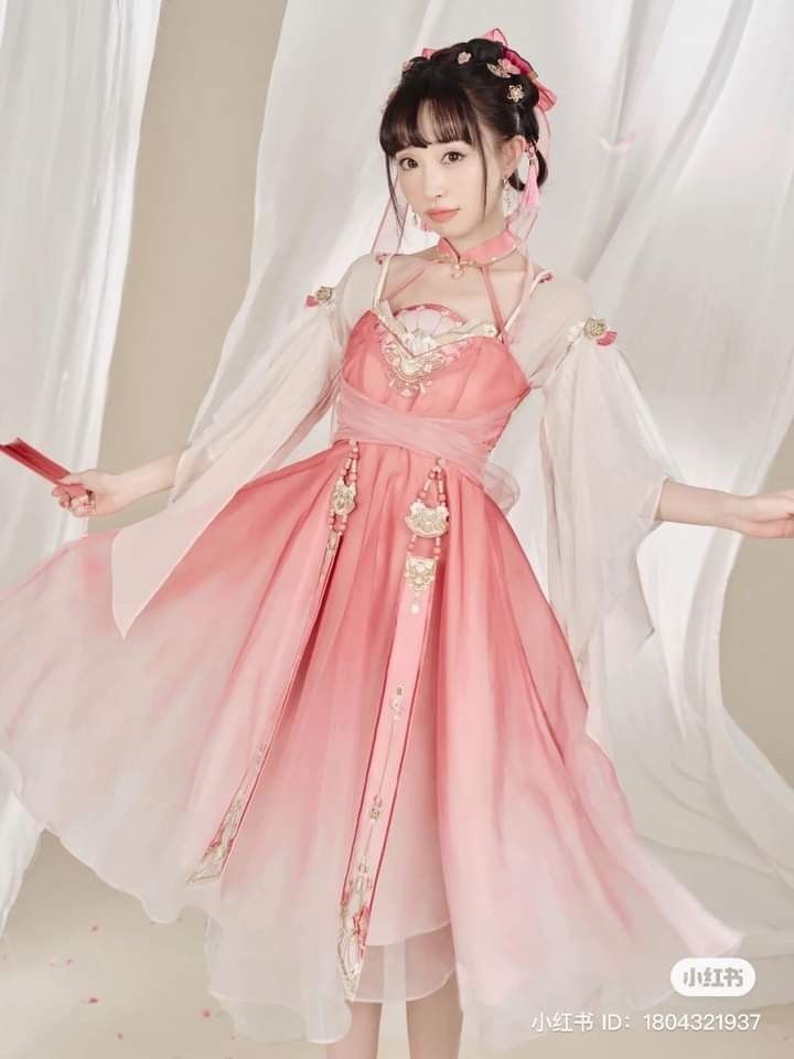 The Red Hanfu of a 10-Year-Old Girl