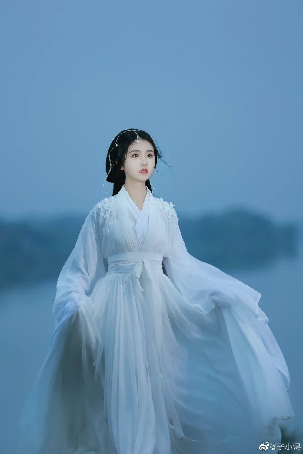 Reinventing the Cheongsam:The Seduction of Nightclub-Inspired Fashion Reinventing the Cheongsam:The Seduction of Nightclub-Inspired Fashion