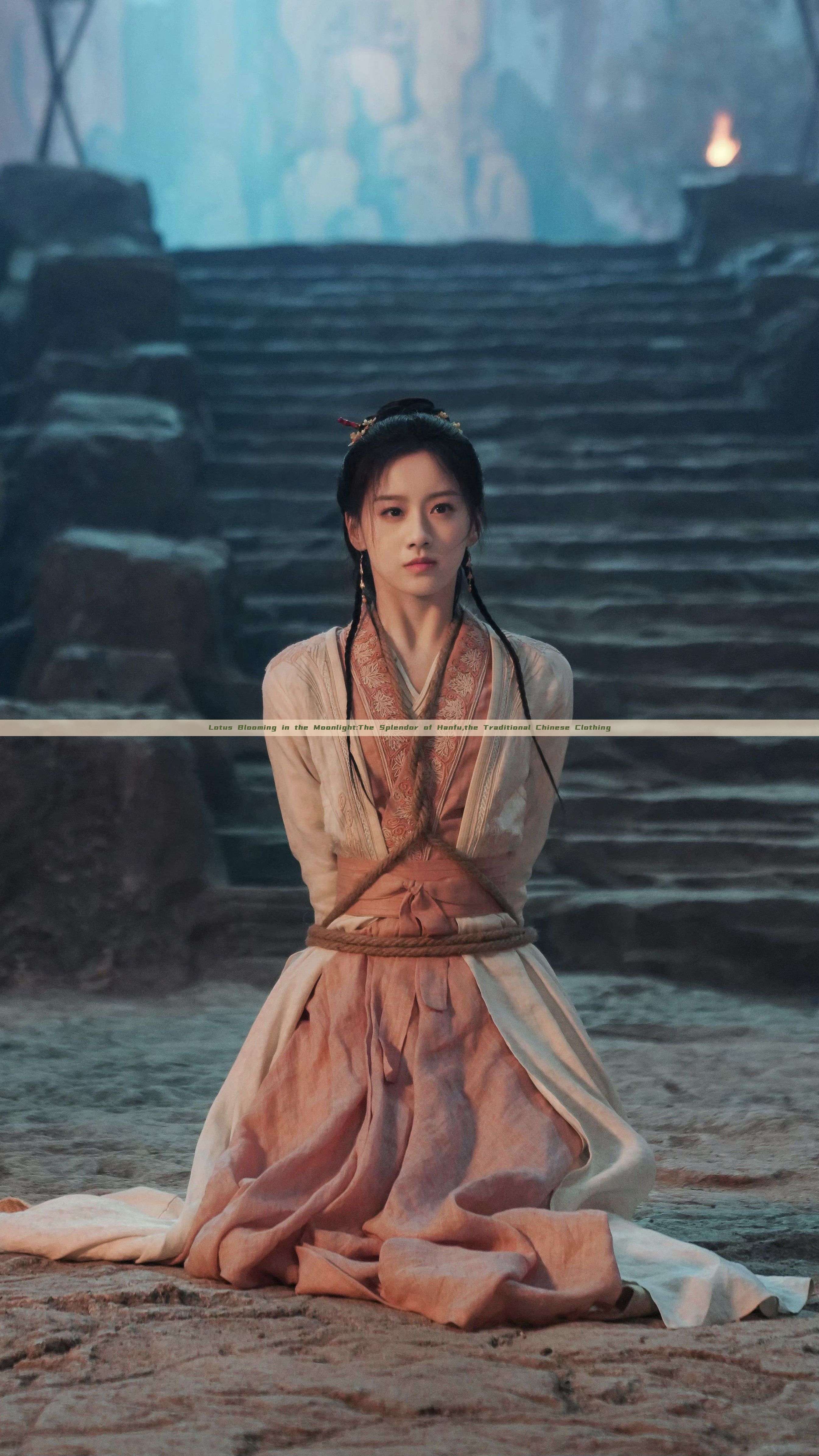 Lotus Blooming in the Moonlight:The Splendor of Hanfu,the Traditional Chinese Clothing Lotus Blooming in the Moonlight:The Splendor of Hanfu,the Traditional Chinese Clothing