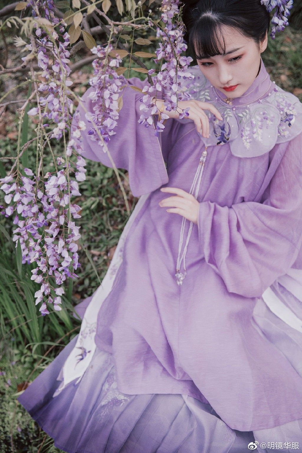 River and Mountain Elegance:The Grand Wedding of Gu Xian in Traditional Hanfu Attire River and Mountain Elegance:The Grand Wedding of Gu Xian in Traditional Hanfu Attire