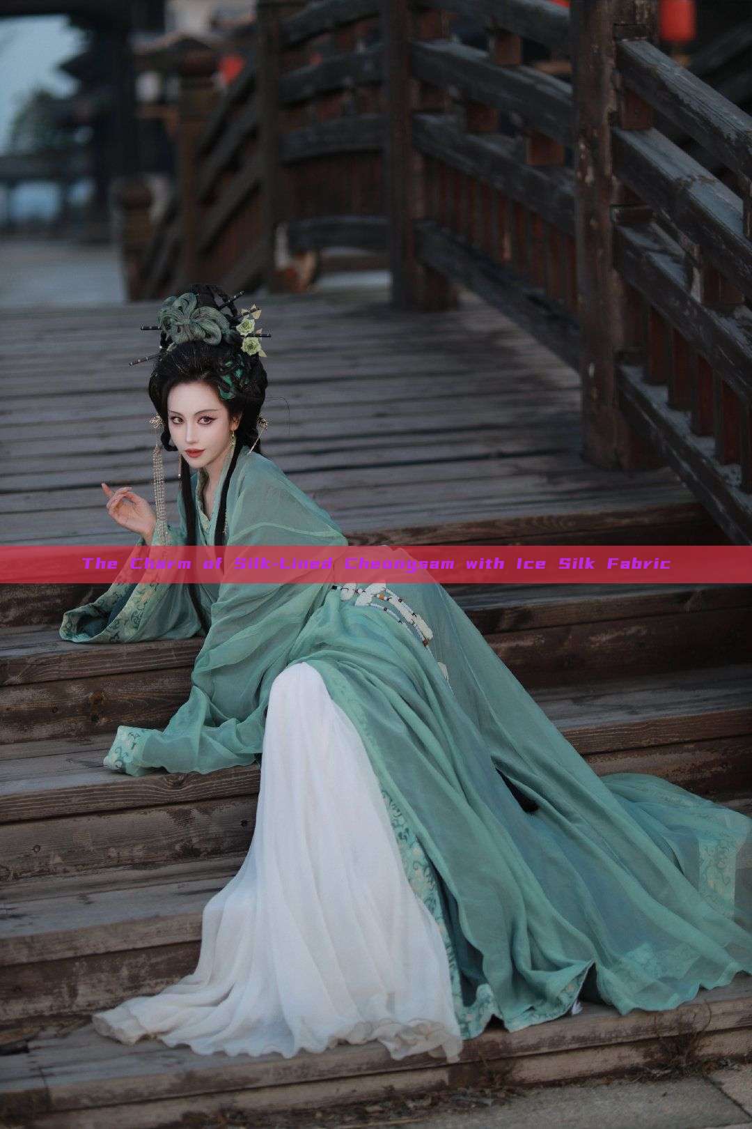 The Charm of Silk-Lined Cheongsam with Ice Silk Fabric The Charm of Silk-Lined Cheongsam with Ice Silk Fabric