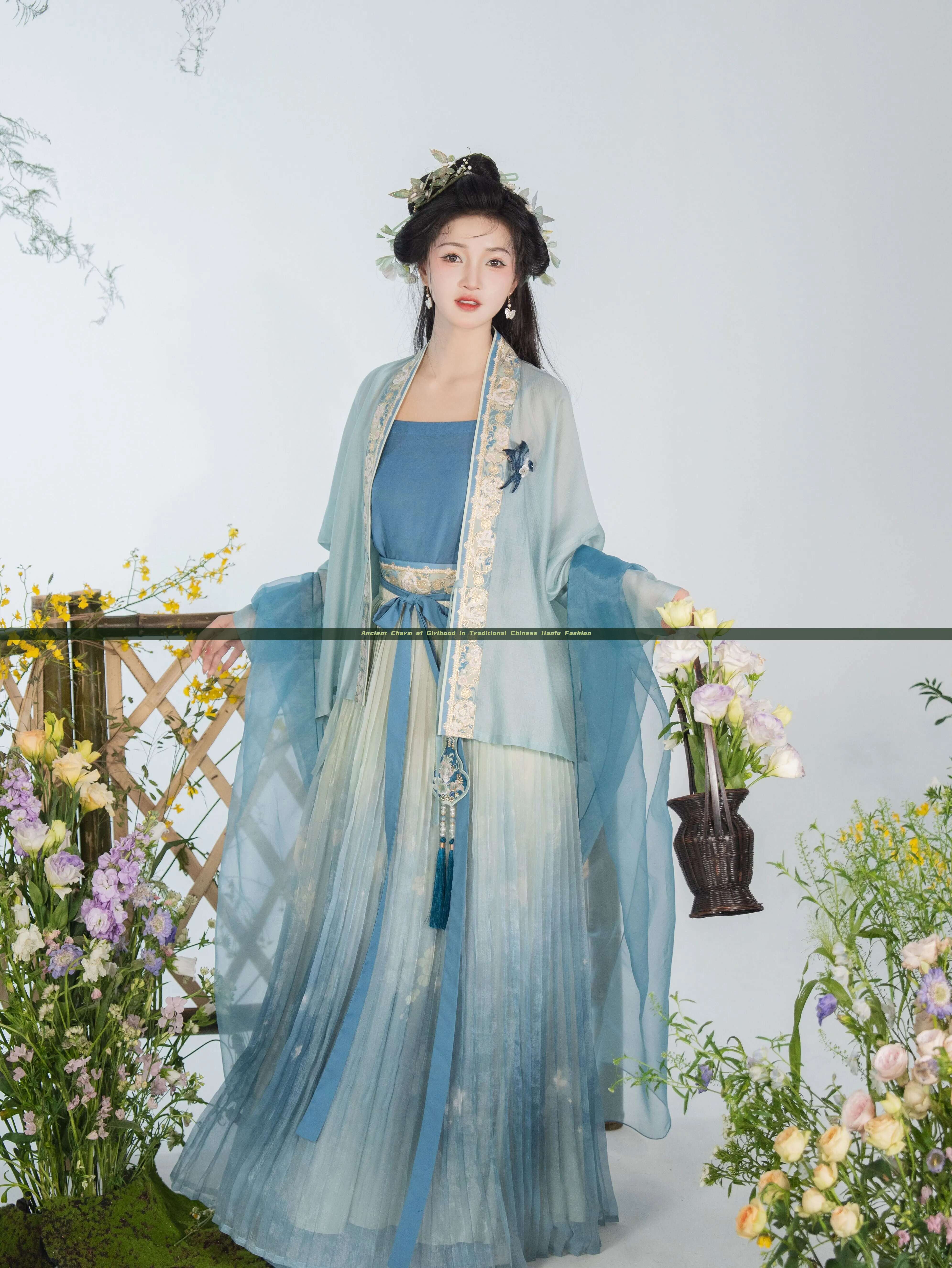 Ancient Charm of Girlhood in Traditional Chinese Hanfu Fashion Ancient Charm of Girlhood in Traditional Chinese Hanfu Fashion