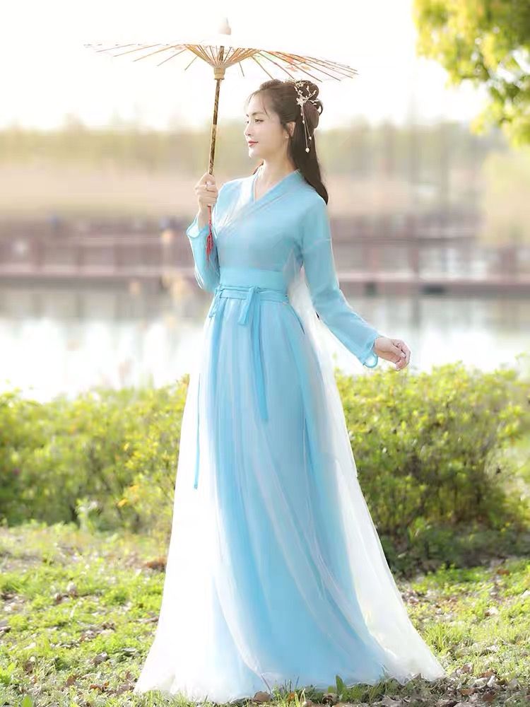 Winter Hanfu with Hoodies for Little Girls:A Guide to Traditional and Modern Styles Winter Hanfu with Hoodies for Little Girls:A Guide to Traditional and Modern Styles