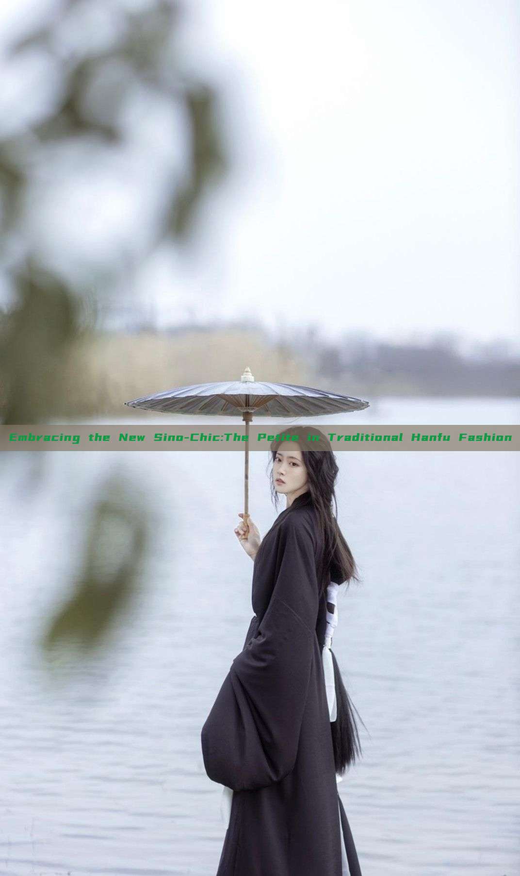 Embracing the New Sino-Chic:The Petite in Traditional Hanfu Fashion Embracing the New Sino-Chic:The Petite in Traditional Hanfu Fashion