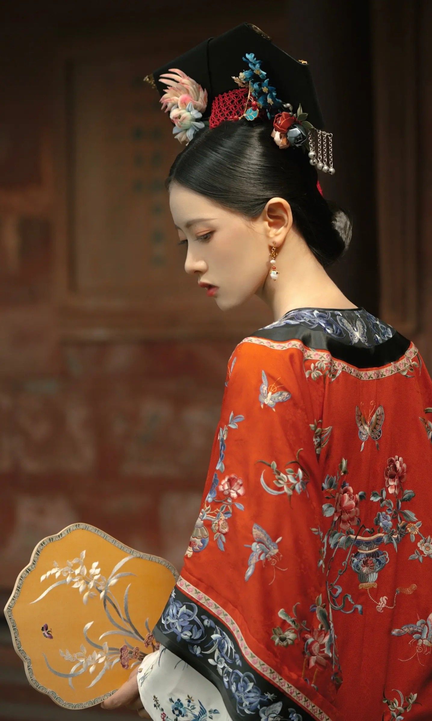 A Cloudless Sky Blue:The Rise of Hanfu at an Affordable Price