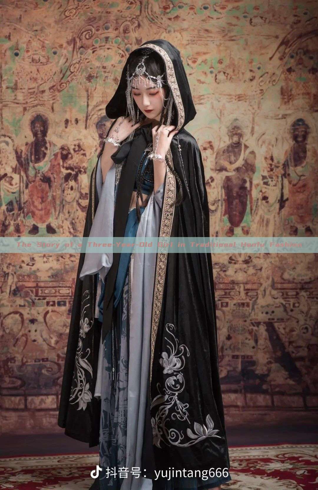 The Story of a Three-Year-Old Girl in Traditional Hanfu Fashion