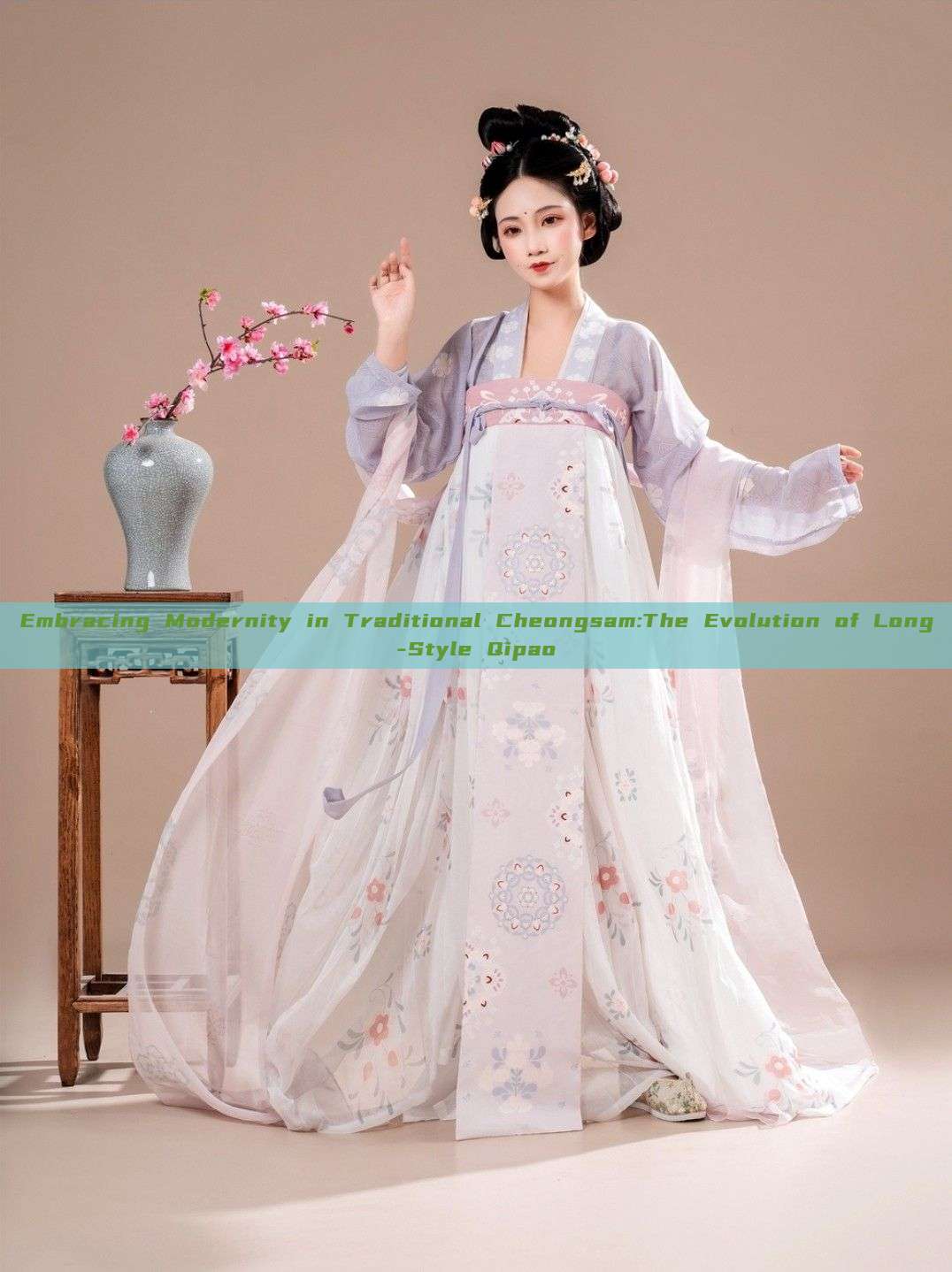 Embracing Modernity in Traditional Cheongsam:The Evolution of Long-Style Qipao