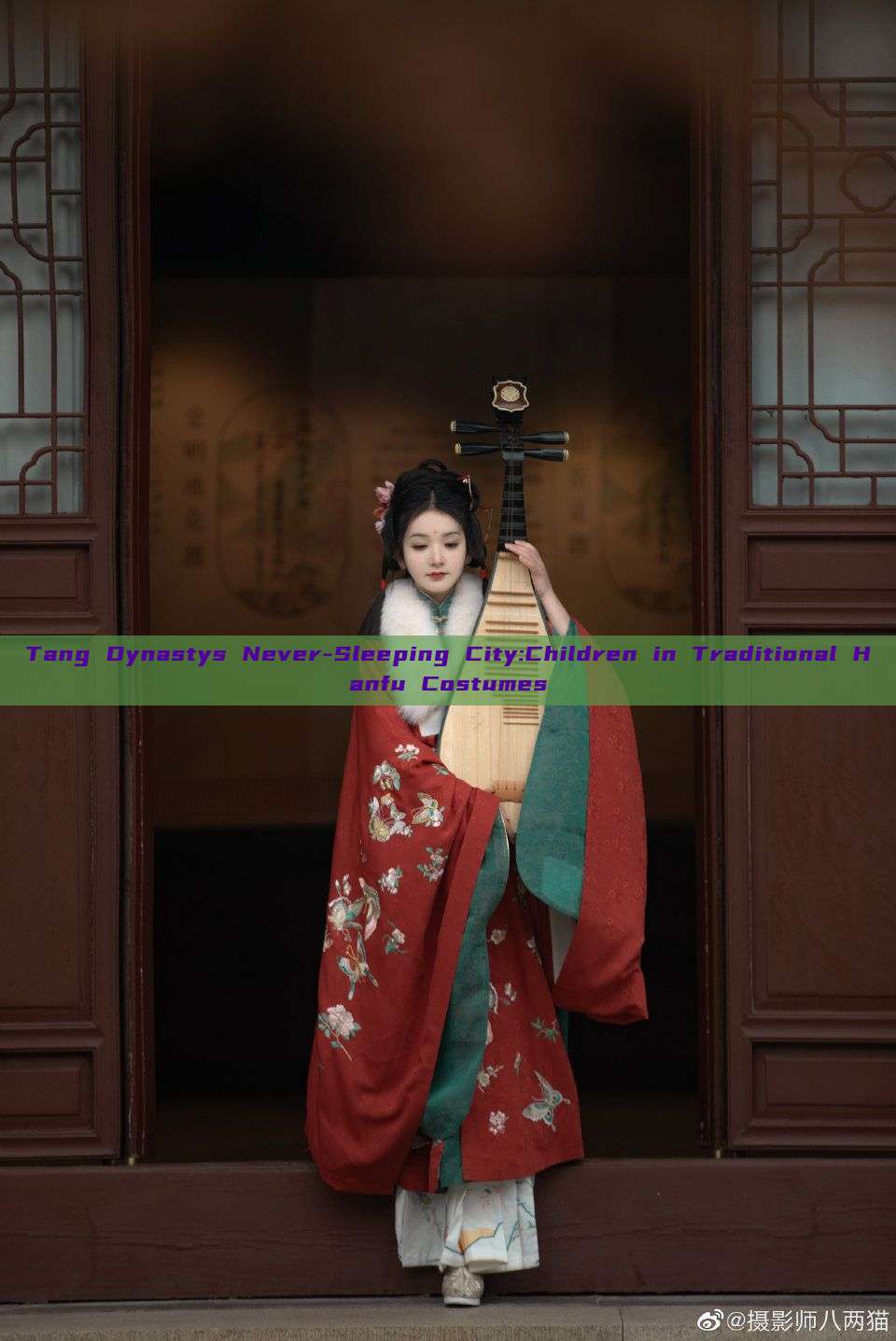 Tang Dynastys Never-Sleeping City:Children in Traditional Hanfu Costumes Tang Dynastys Never-Sleeping City:Children in Traditional Hanfu Costumes