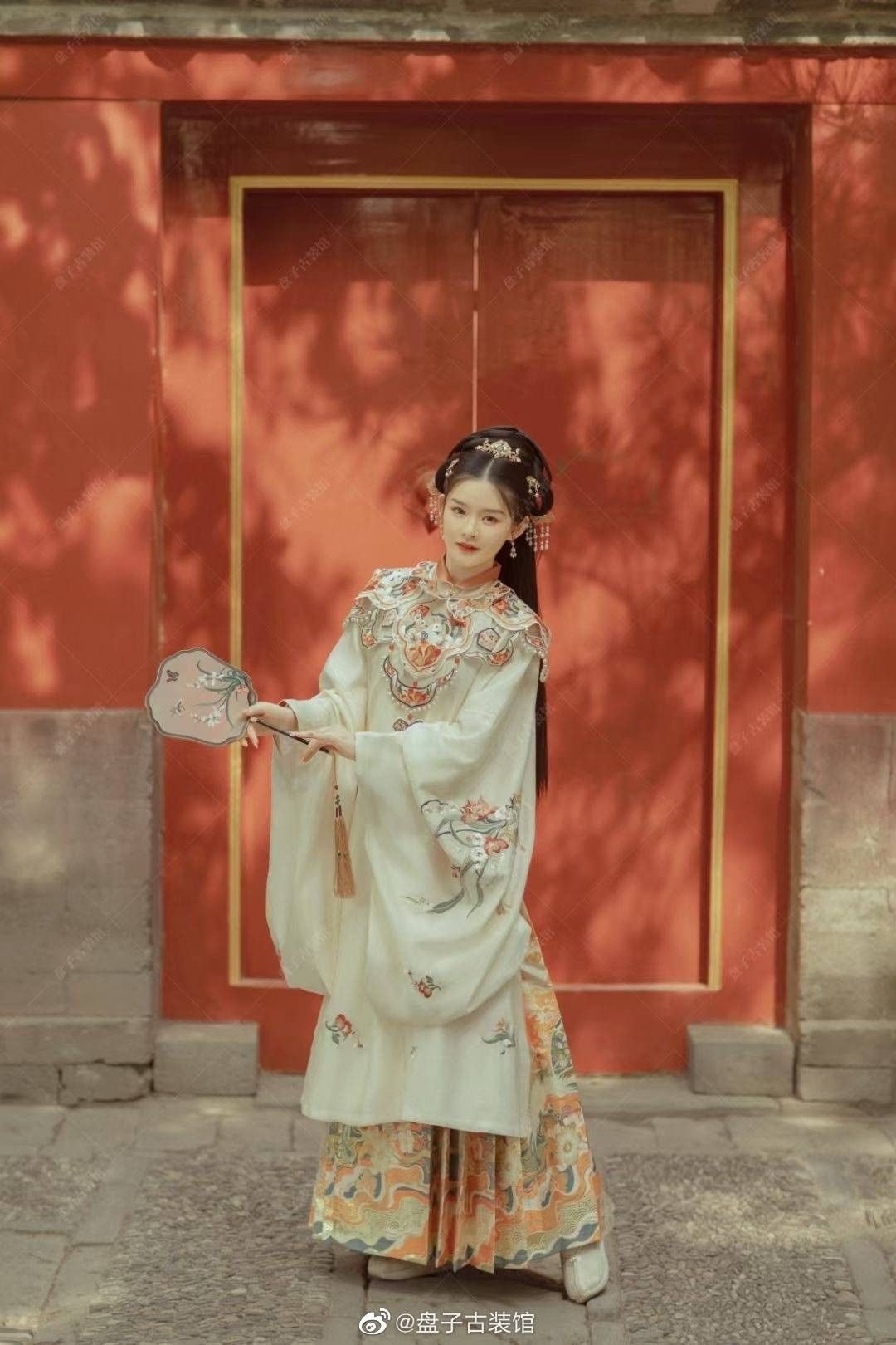 Adult Womens Hanfu Fashion:A Journey into Traditional Chinese Elegance Adult Womens Hanfu Fashion:A Journey into Traditional Chinese Elegance