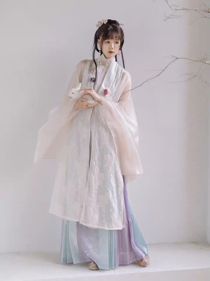 Summer Fashion Show:The Revival of Cheongsam as a Statement of Cultural Elegance Summer Fashion Show:The Revival of Cheongsam as a Statement of Cultural Elegance