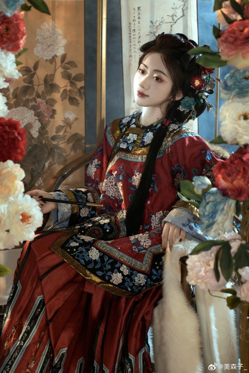 Elegant Silk Cheongsam Blouse for Women:A Single Piece to Embrace Traditional Charm Elegant Silk Cheongsam Blouse for Women:A Single Piece to Embrace Traditional Charm