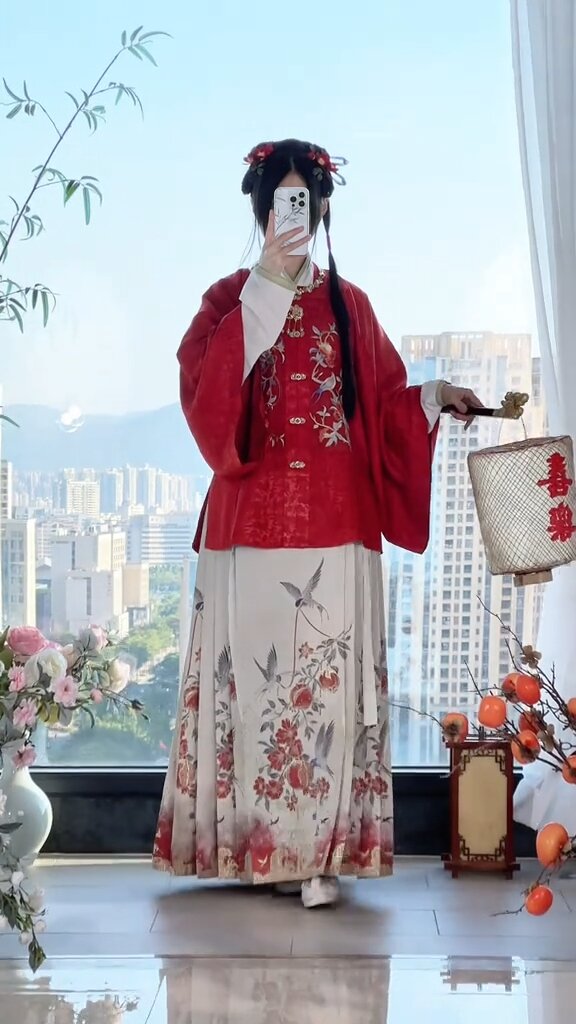 The Elegance of Mini-Sized Figures in Modern Chinese Style:The Horseface Skirt The Elegance of Mini-Sized Figures in Modern Chinese Style:The Horseface Skirt