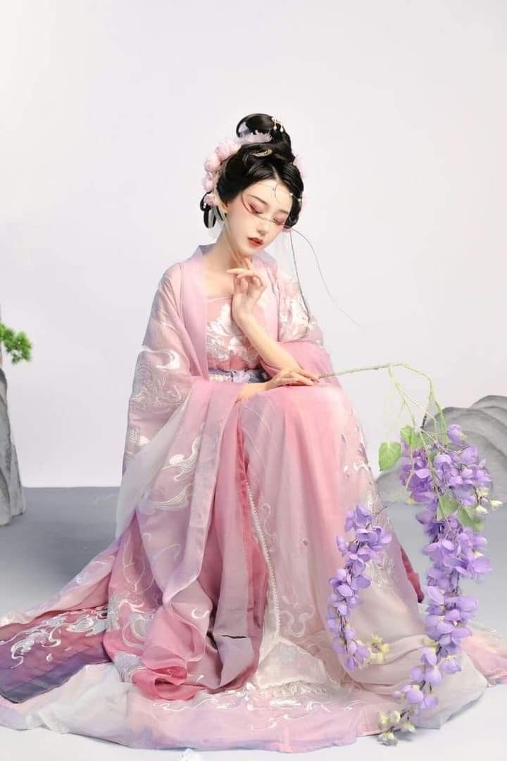 The Enchantment of Fish-Tail Cheongsam Skirt and its Mermaid-like Elegance The Enchantment of Fish-Tail Cheongsam Skirt and its Mermaid-like Elegance