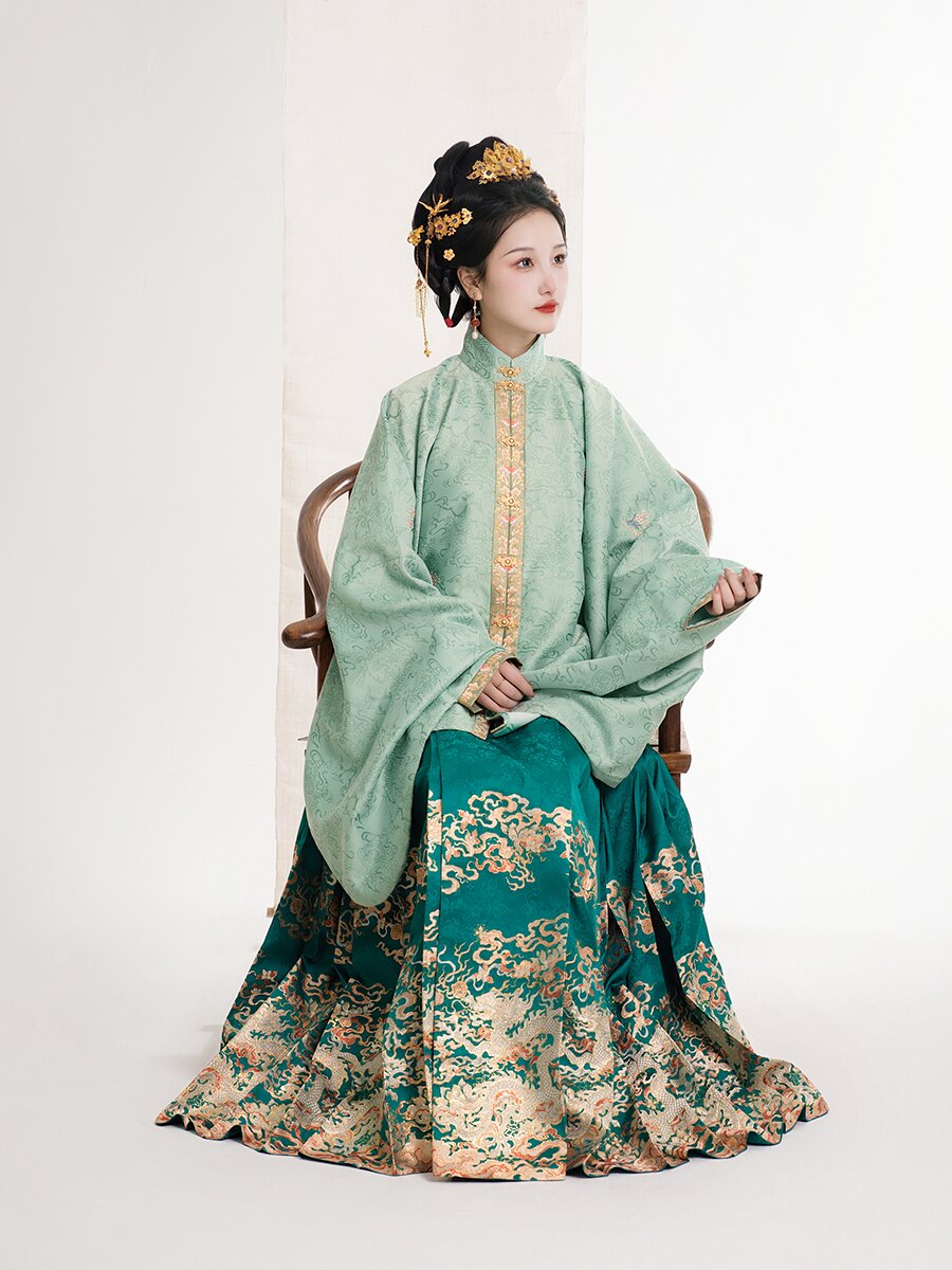 Embroidery-Adorned Horseface Skirt:A Closer Look at Traditional Chinese Apparel