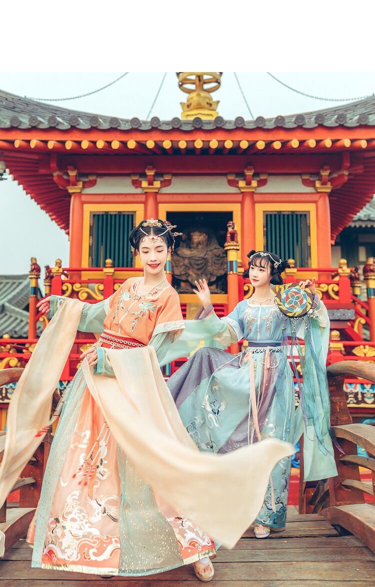 The Enchantment of Cheongsams Butterfly Placket and 盘扣 Art The Enchantment of Cheongsams Butterfly Placket and 盘扣 Art