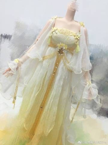 Summer Elegance in Traditional Chinese Hanfu Costumes