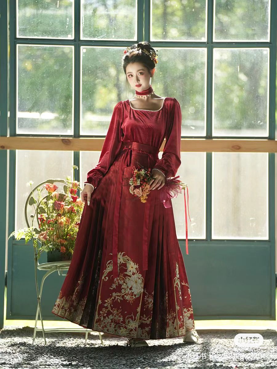The Little Schoolgirl in the Nine-Tailed Hanfu Costume