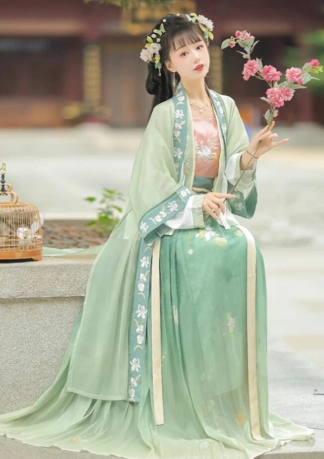 Seduction in Excessive Display:The Racy Cheongsam Revolution Seduction in Excessive Display:The Racy Cheongsam Revolution