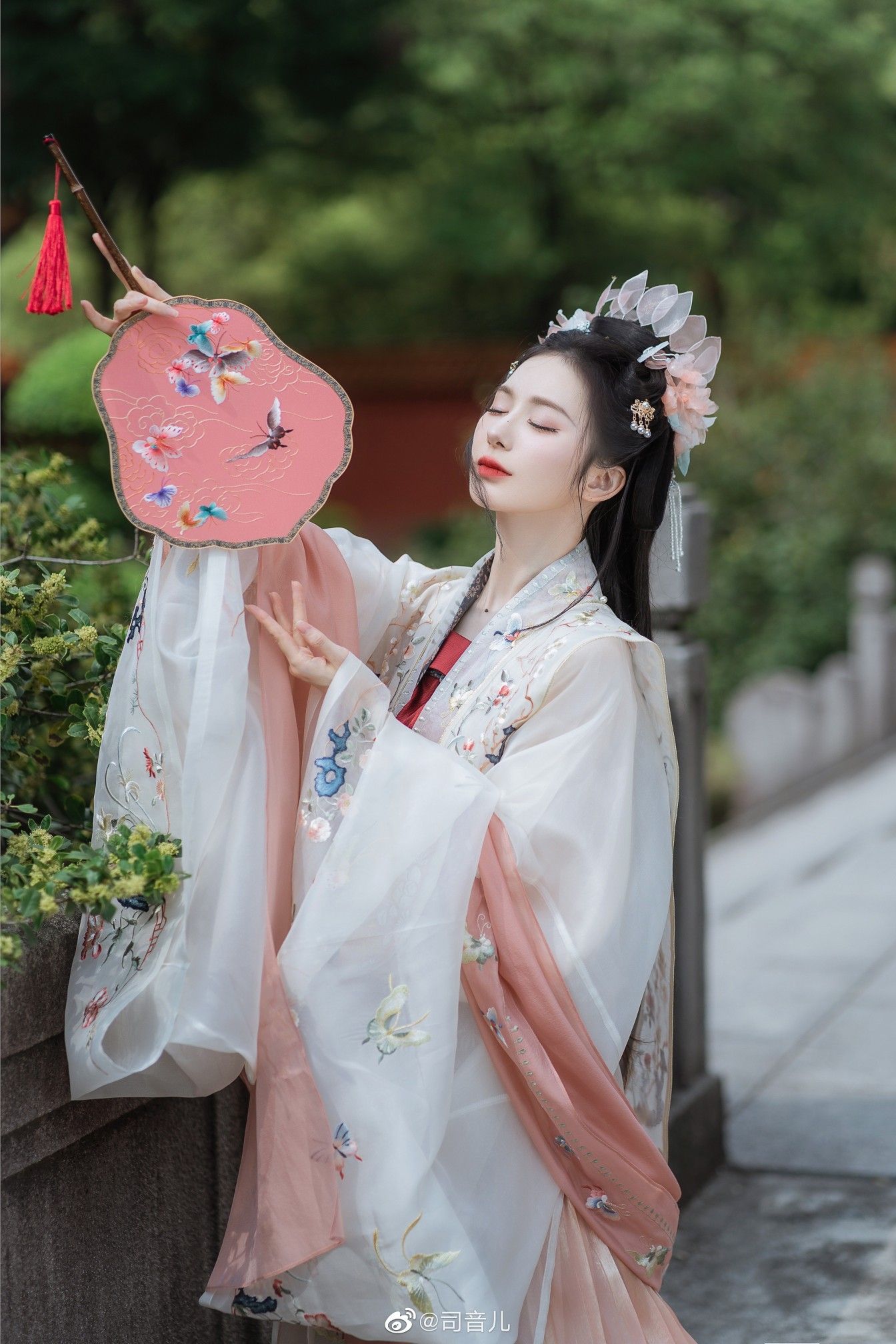Chinese-Style Womens Tang Suit Fashion:Autumn-Winter Collection Highlight