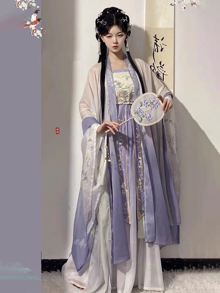 Winter Fashion:The Charm of Hezi Skirt in Traditional Hanfu Clothing Winter Fashion:The Charm of Hezi Skirt in Traditional Hanfu Clothing