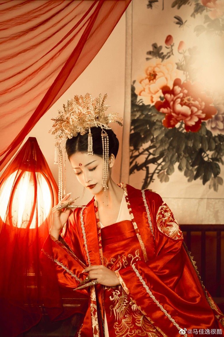 Autumn and Winter Fashion:The Revival of Ming-Style Hanfu Changshan Long Robes Autumn and Winter Fashion:The Revival of Ming-Style Hanfu Changshan Long Robes