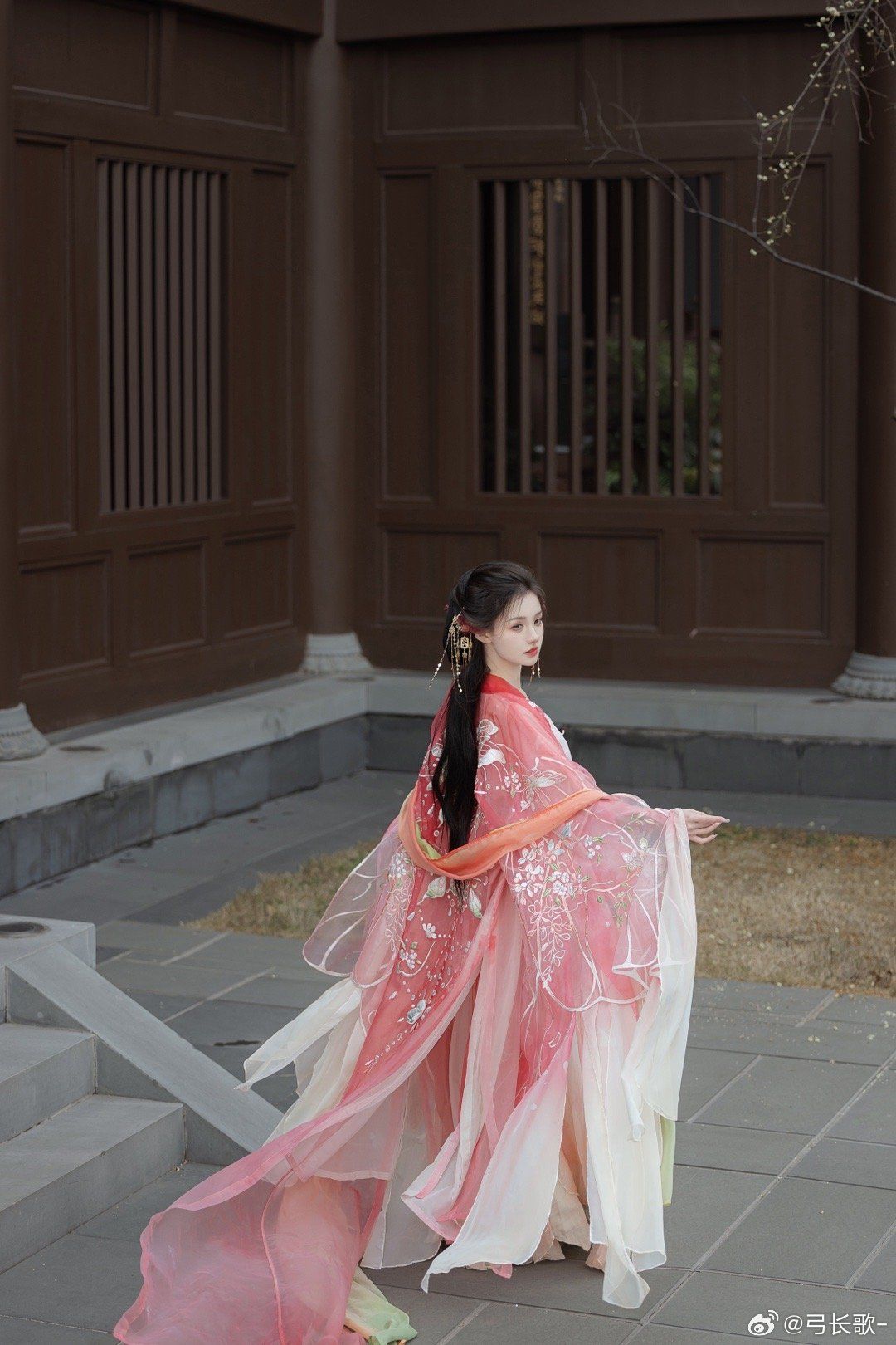 Cultural Connection:A Father-Son Journey in Traditional Hanfu Costumes Cultural Connection:A Father-Son Journey in Traditional Hanfu Costumes