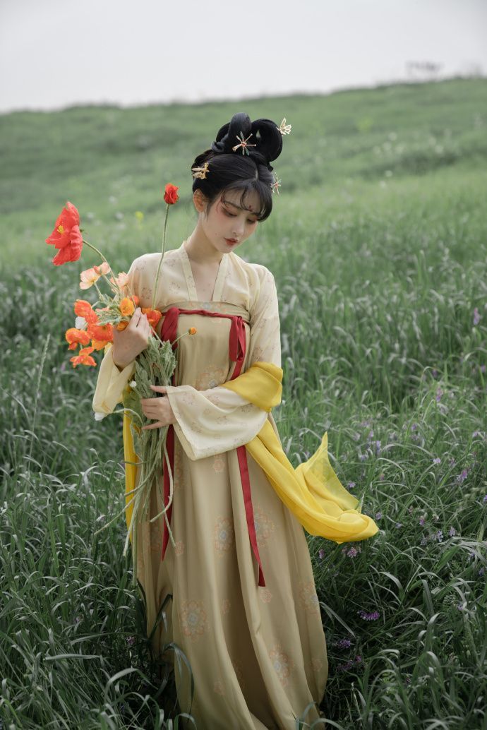 Zhongling Chronicle:The Story of Hanfu for Elementary Students Zhongling Chronicle:The Story of Hanfu for Elementary Students