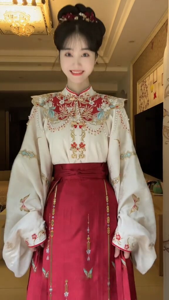 Dreaming in the Splendor of Chu-Han Hanfu:A Journey Through Time in Original Hanfu Fashion Dreaming in the Splendor of Chu-Han Hanfu:A Journey Through Time in Original Hanfu Fashion
