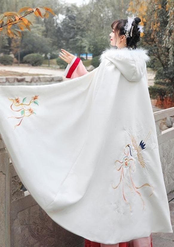 The Enigma of Black High-slit Cheongsam:A Cultural Icon of Chinese Traditional Elegance The Enigma of Black High-slit Cheongsam:A Cultural Icon of Chinese Traditional Elegance