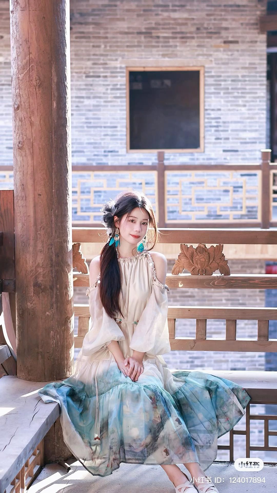 New Chinese Style:Placket-Buttoned Blouses and Horse-Face Skirts