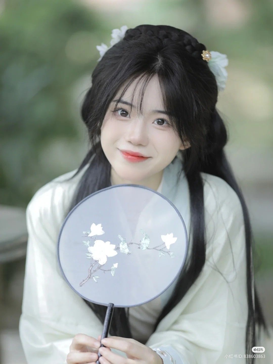 Echoing the Past:Yarans Original Hanfu Jin Style