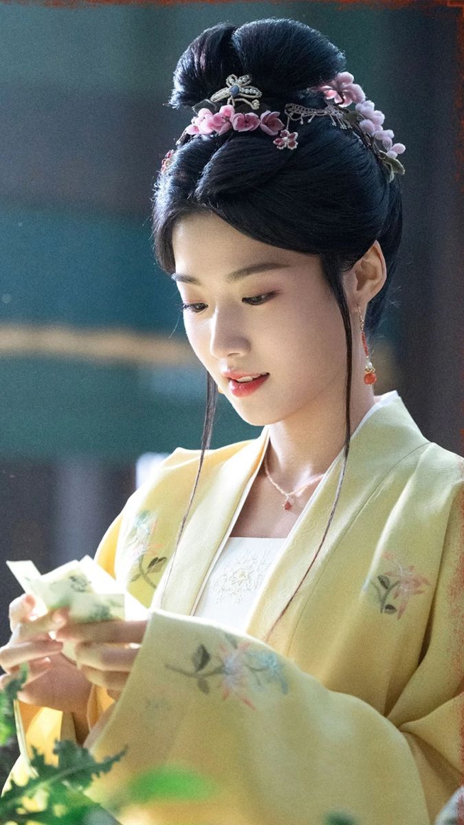 The Splendor of Hanfu:Exploring the Elegance of Xuanji The Splendor of Hanfu:Exploring the Elegance of Xuanji