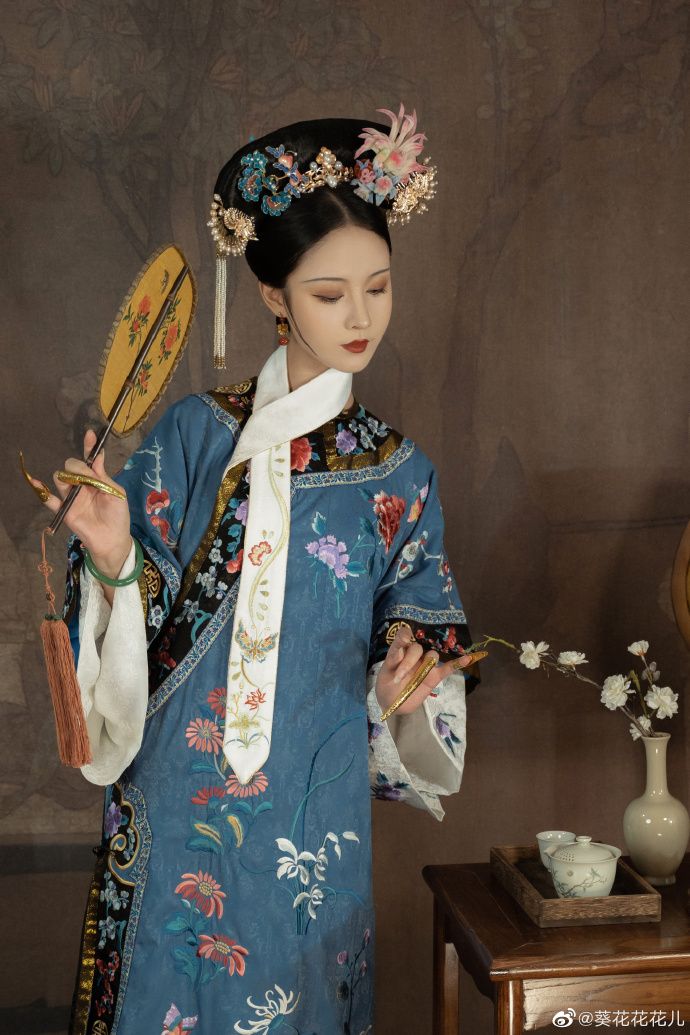 Embracing the Elegance of Black Dance Cheongsam:A Cultural Journey