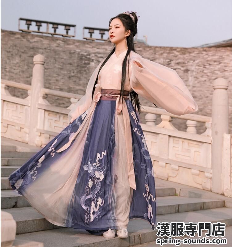 Summer Elegance in Hanfu Fashion:The Enchanting World of汉服女装 Summer Elegance in Hanfu Fashion:The Enchanting World of汉服女装