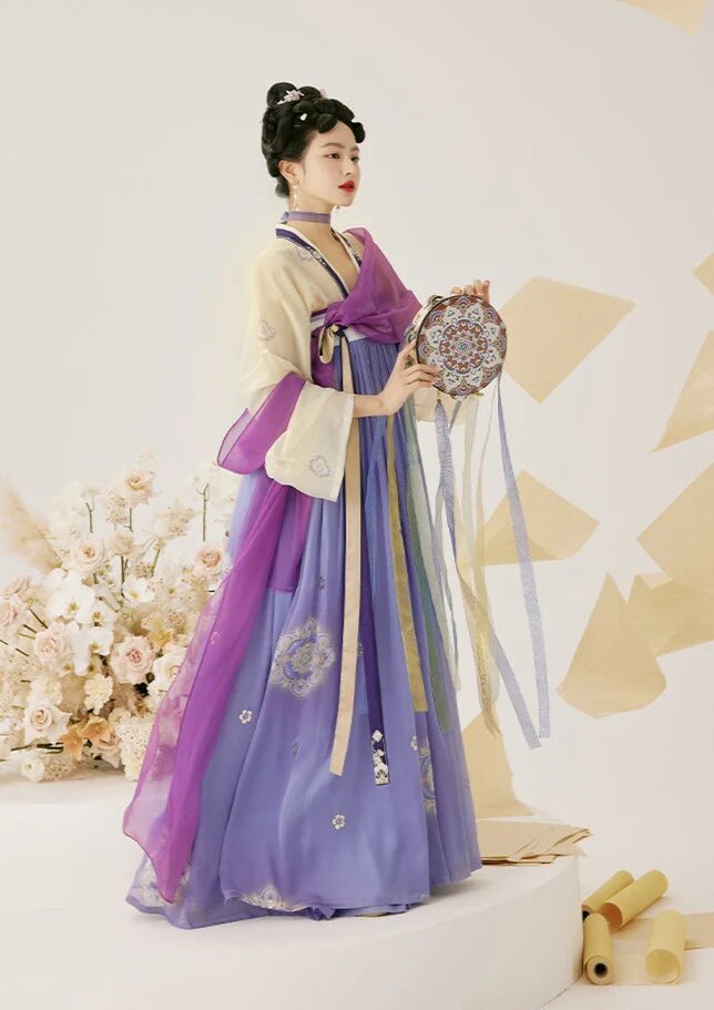 The Evolution of Cheongsam with Inner Linings:A Closer Look at its Beauty and Functionality
