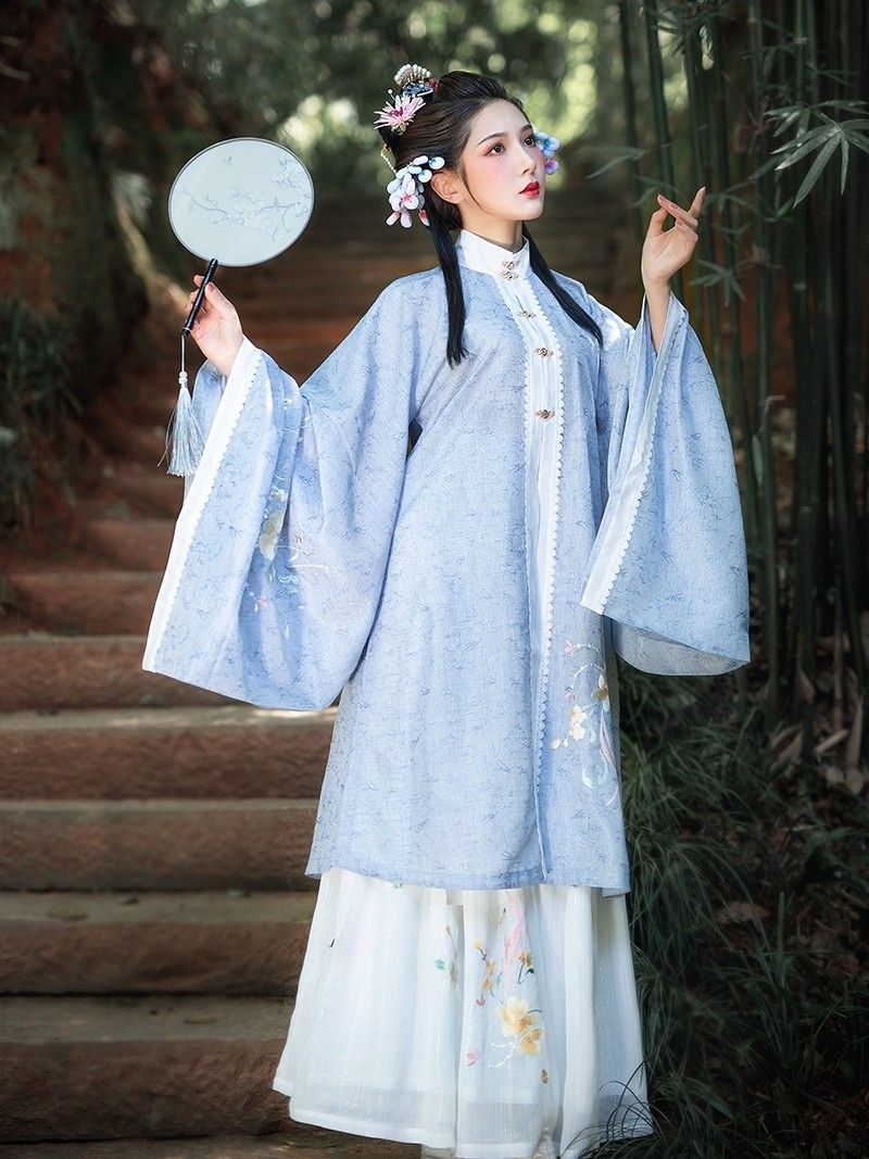 Ancient Fairy-Inspired Hanfu Costumes for Children:A Blend of Tradition and Modernity