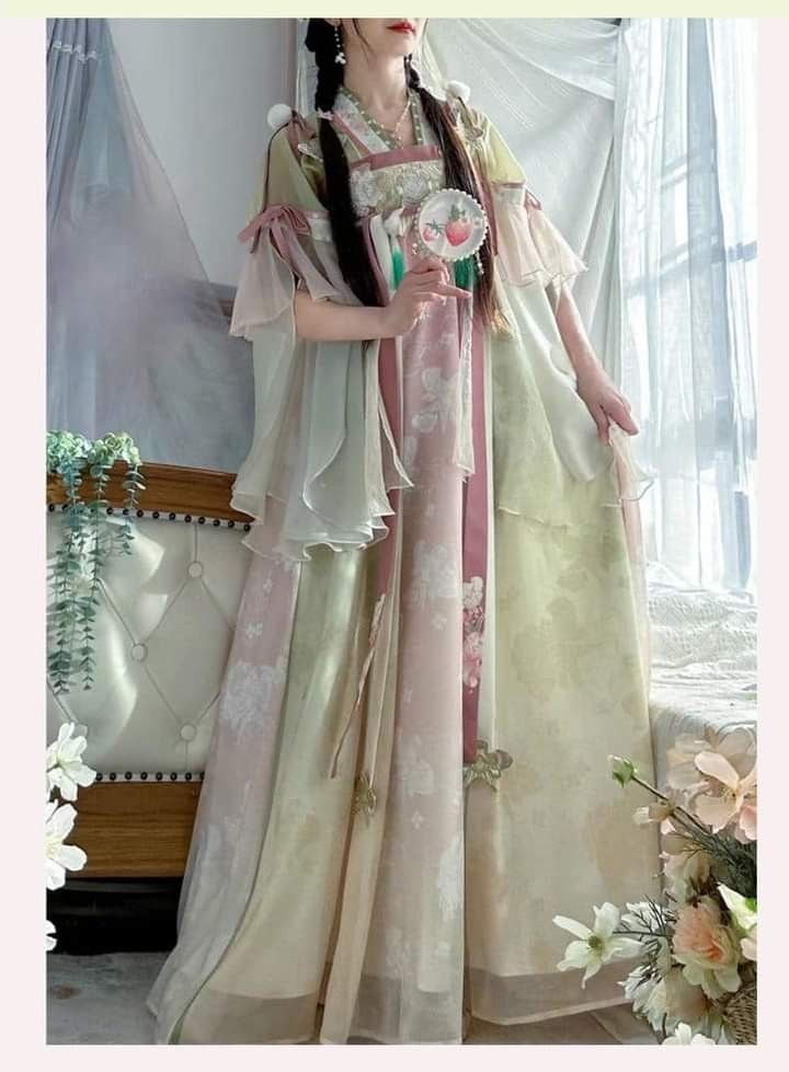 The Enchantment of a White Hanfu Girl Child The Enchantment of a White Hanfu Girl Child