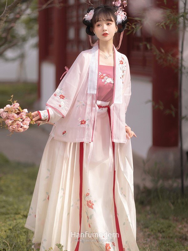 The Rise of Modern Chinese Cheongsam in Champagne