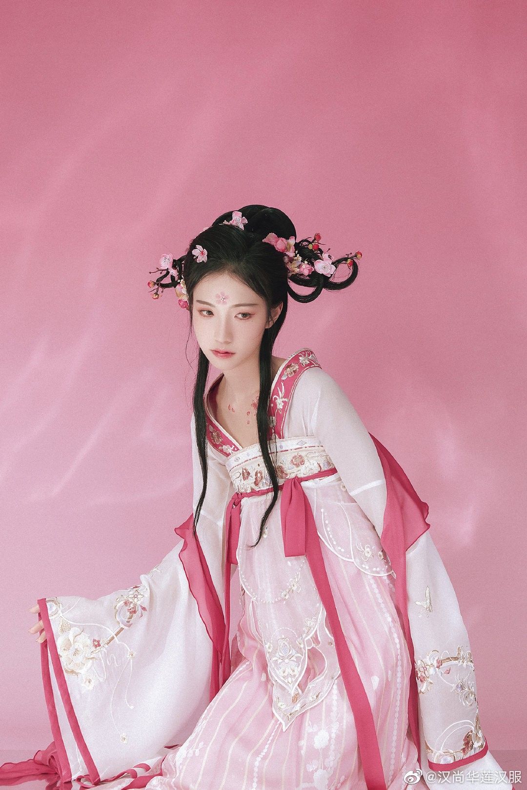 The Evolution of Traditional Chinese Clothing:The Inner Hanfu 汉服里衣)