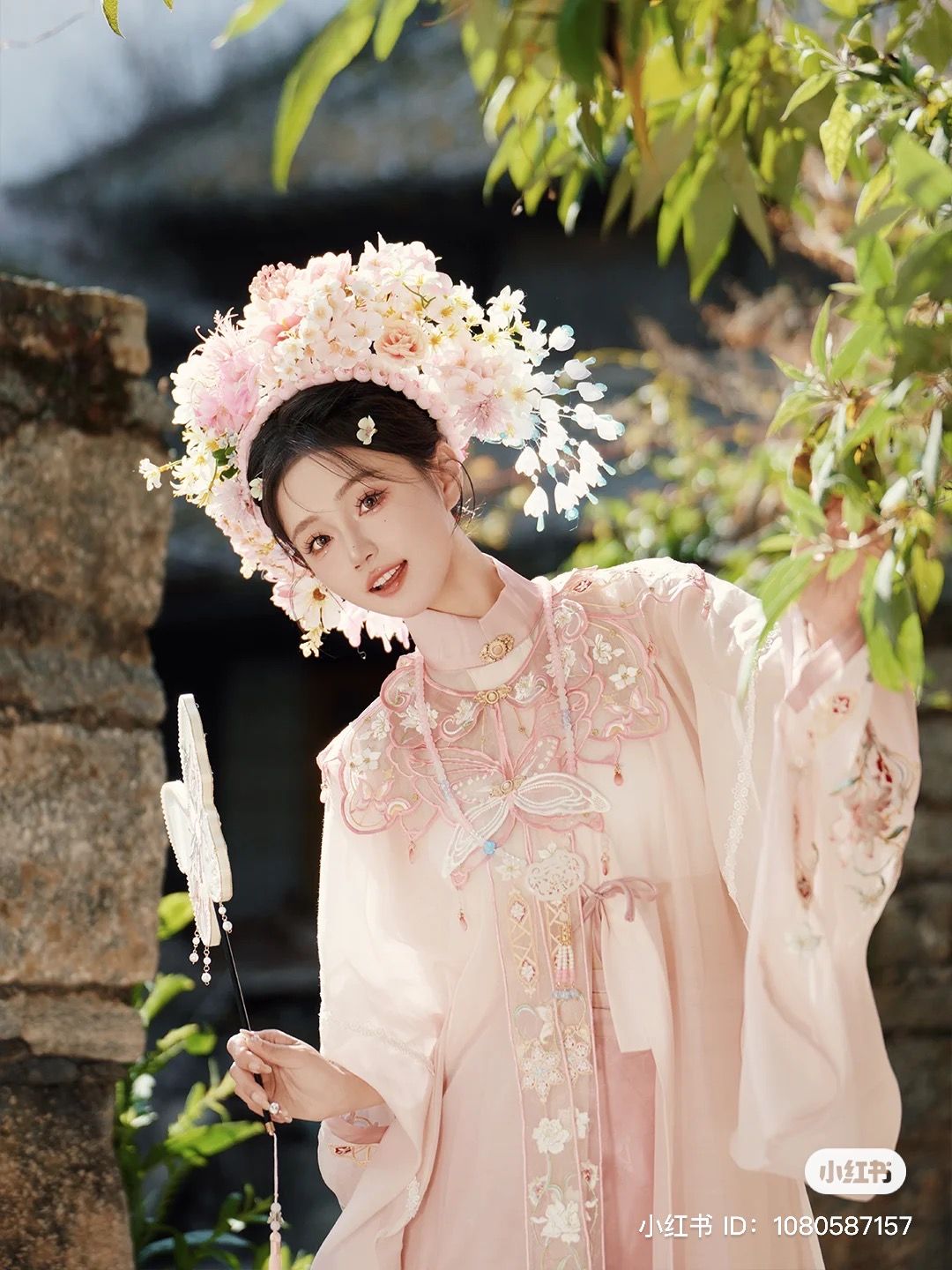 Life Afloat in the Realm of Hanfu:A Journey Through the World of Traditional Chinese Clothing Life Afloat in the Realm of Hanfu:A Journey Through the World of Traditional Chinese Clothing